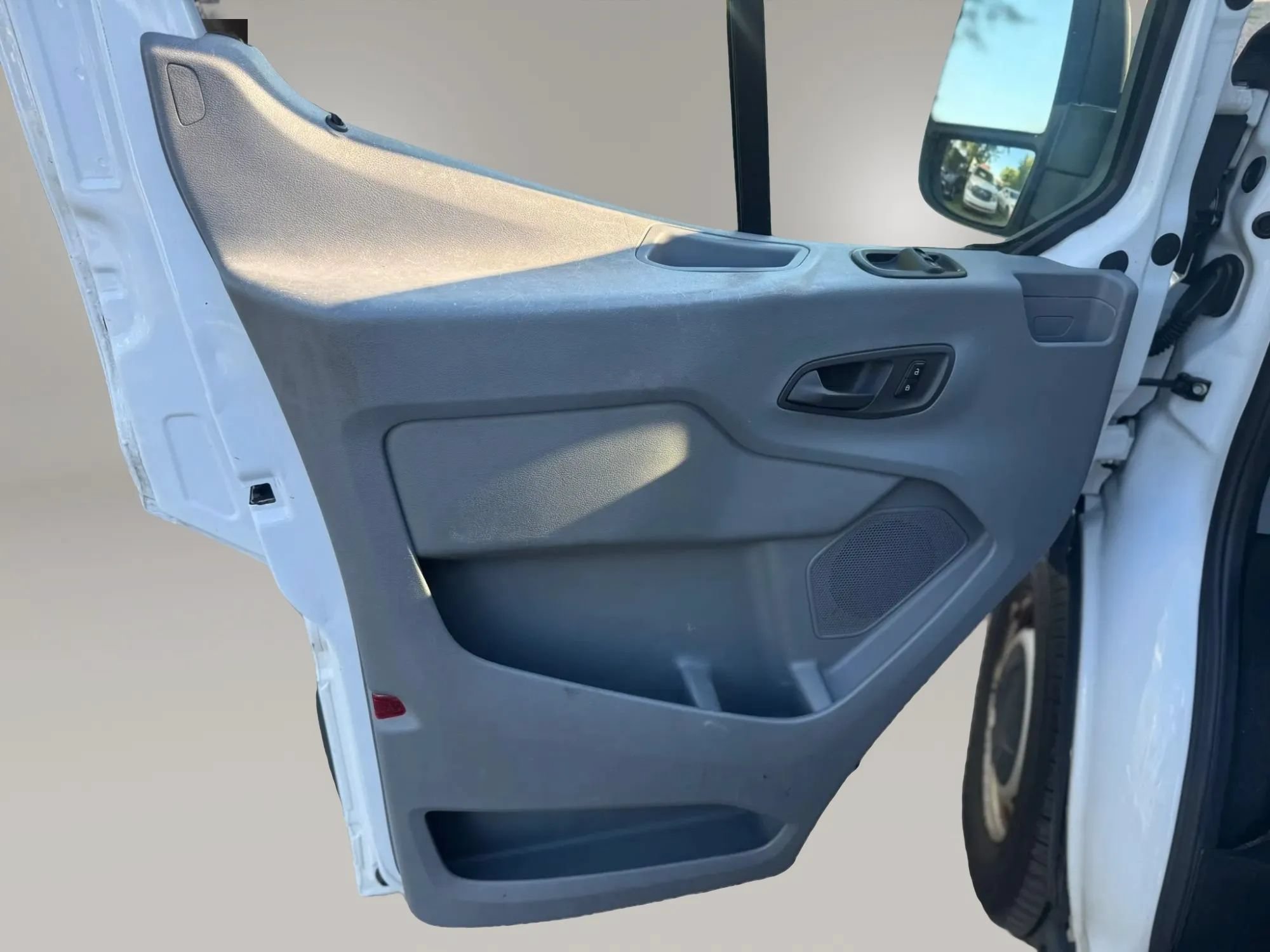 Used 2016 Ford Transit 250 130 Low Roof RWD image 9