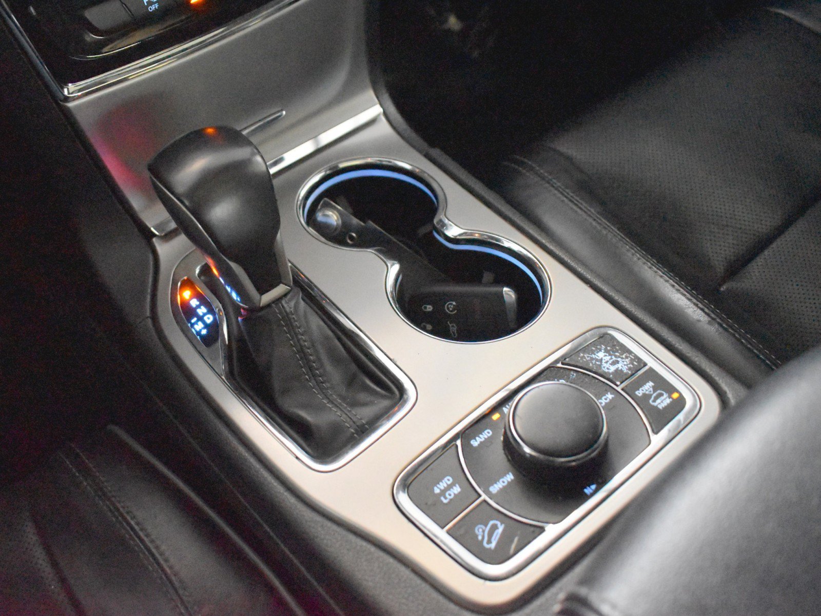 Used 2020 Jeep Grand Cherokee Overland AWD/4WD image 21