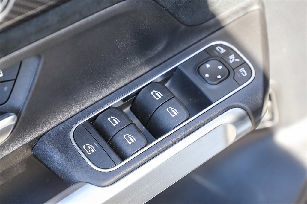 Used 2024 Mercedes-Benz GLB 250 4MATIC image 26