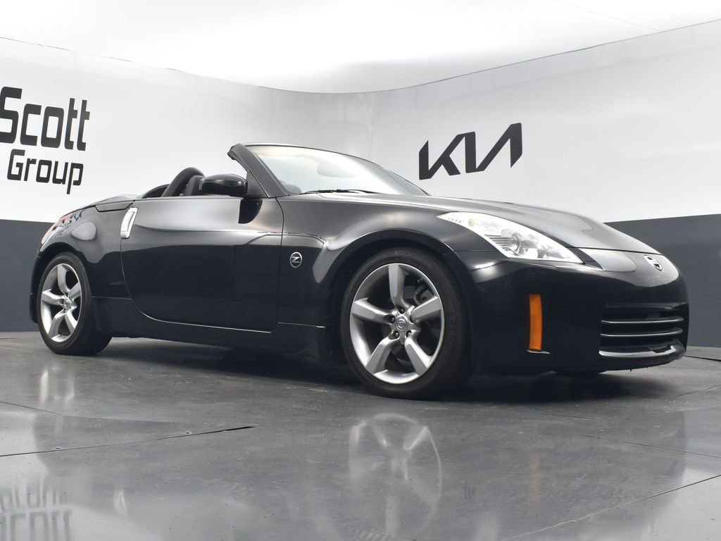 Used 2007 Nissan 350Z Touring RWD image 23