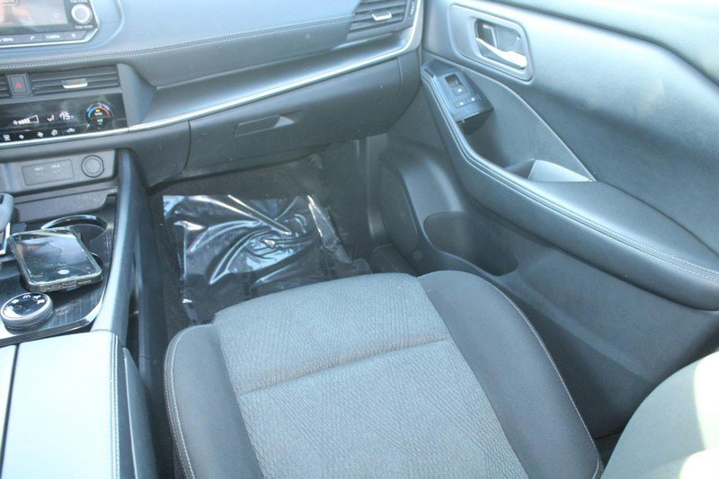 Used 2024 Nissan Rogue SV image 17