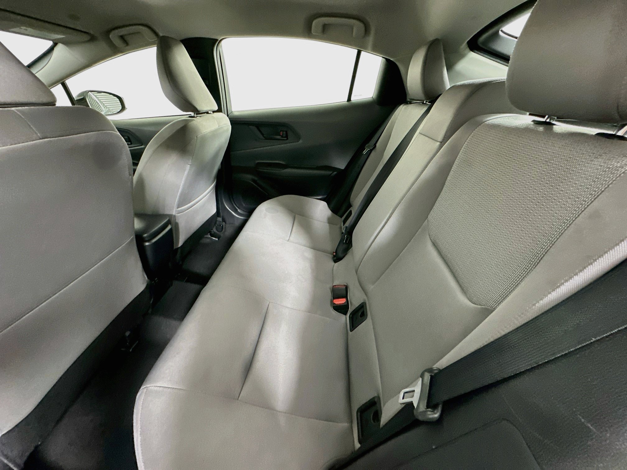Used 2025 Toyota Prius LE FWD image 26