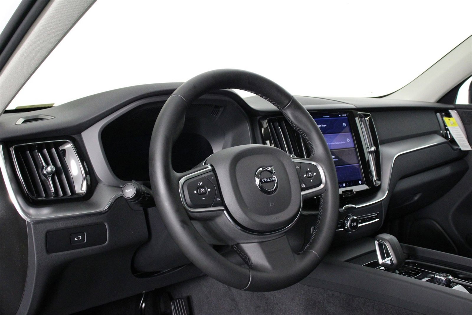 New 2025 Volvo XC60 B5 Core w/ Climate Package image 8