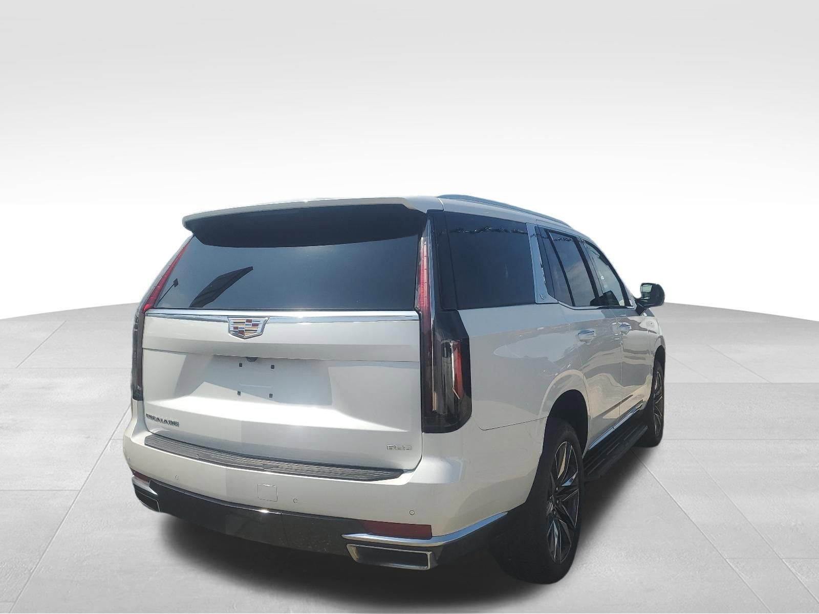 Used 2024 Cadillac Escalade Luxury RWD image 5
