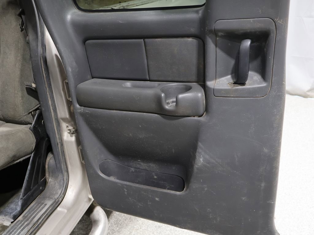 Used 2004 Chevrolet Silverado 3500 4x4 Extended Cab w/ Heavy-Duty Power Package image 18