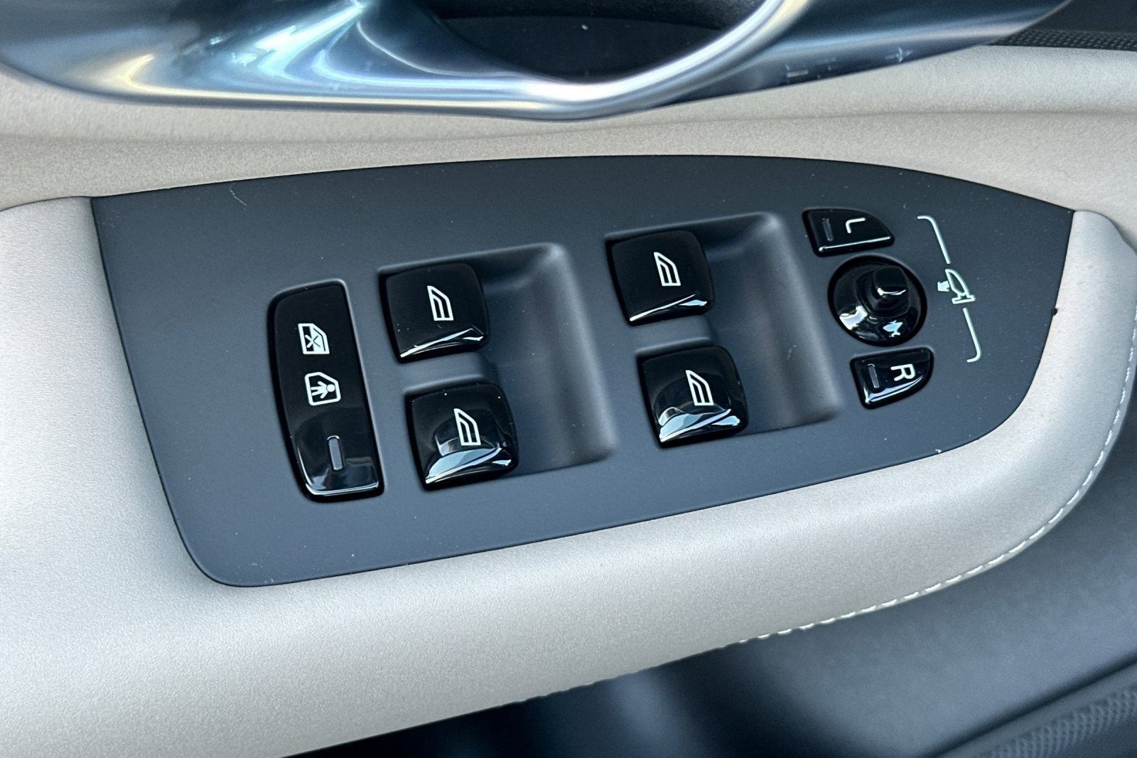 New 2026 Volvo XC90 B6 Plus image 15
