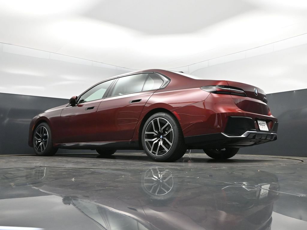 Certified 2025 BMW 740i image 40