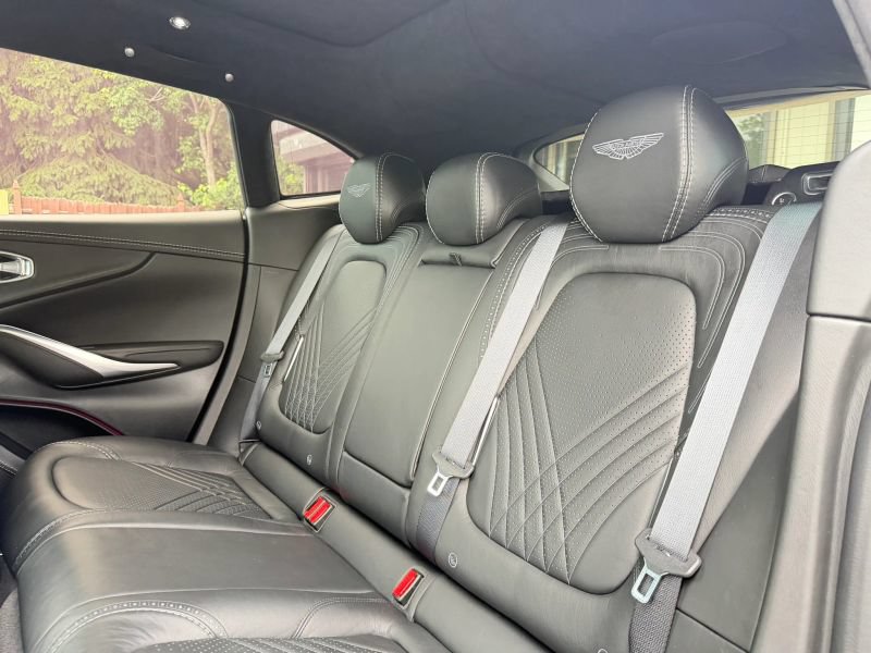 Used 2021 Aston Martin DBX AWD/4WD image 16