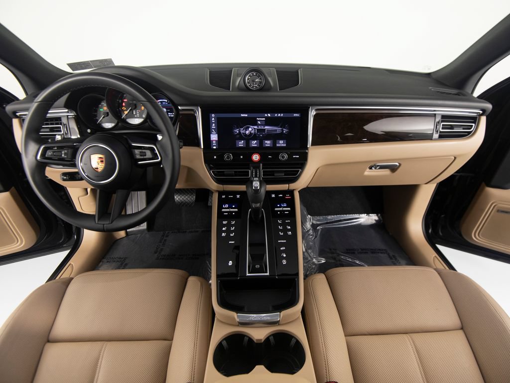 Certified 2026 Porsche Macan AWD/4WD image 34