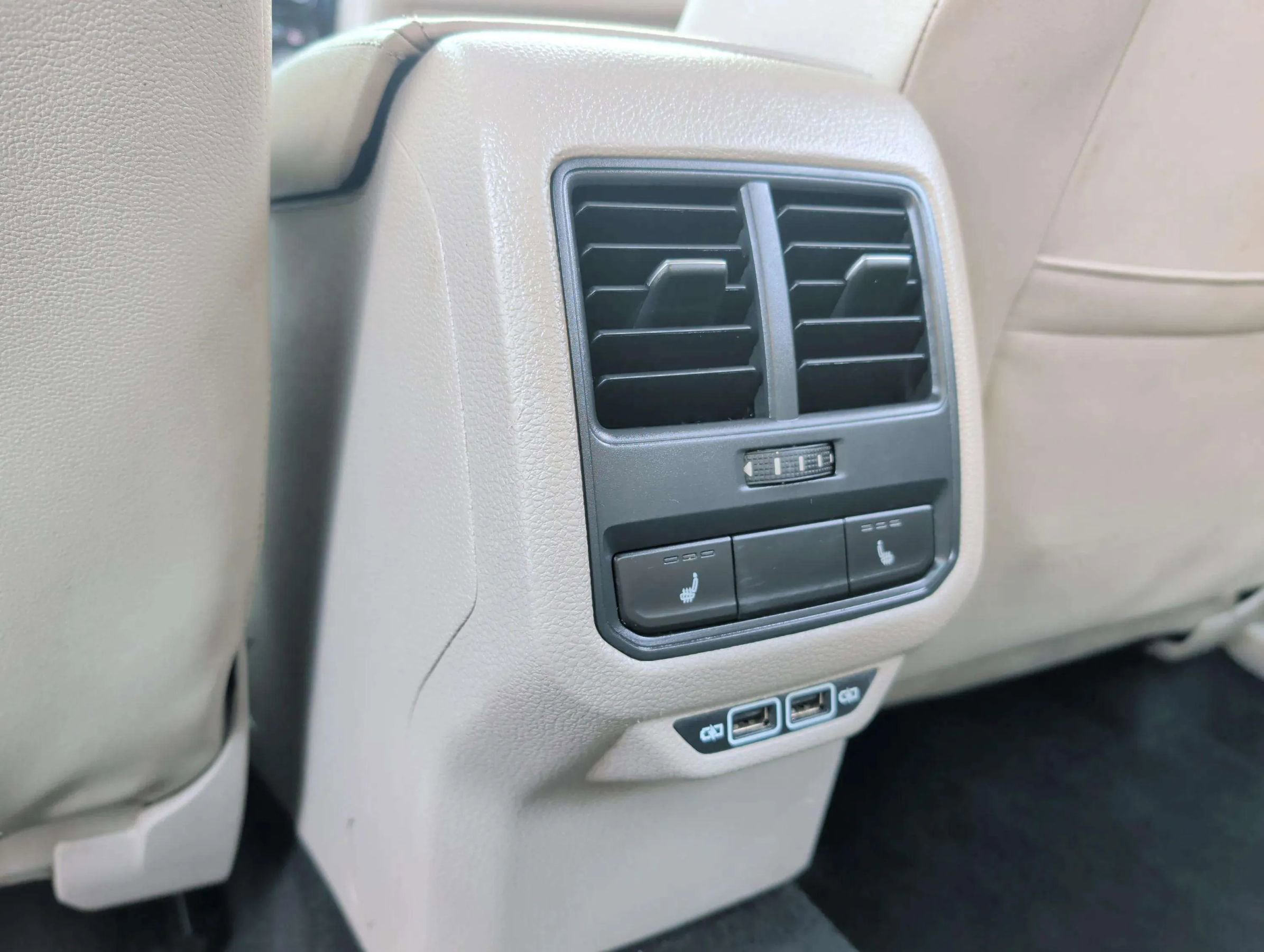 Used 2020 Volkswagen Passat 2.0T SEL image 32