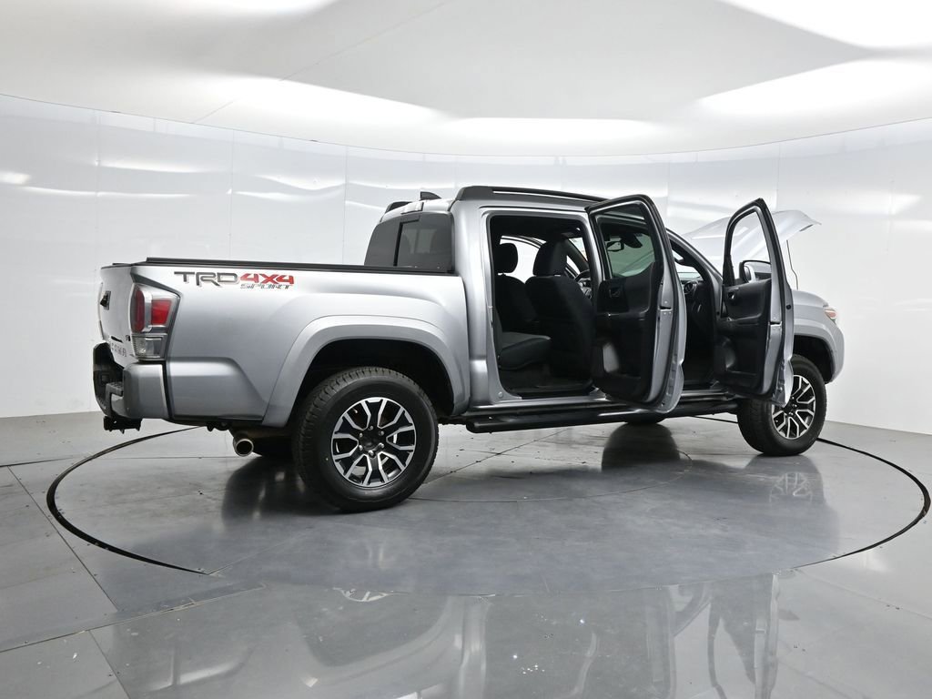 Used 2021 Toyota Tacoma TRD Sport w/ Technology Package AWD/4WD image 5