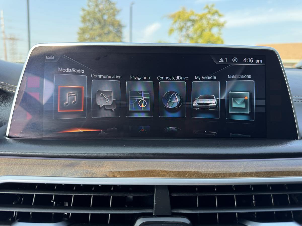Used 2016 BMW 750i xDrive AWD/4WD image 16