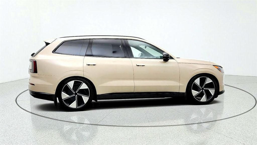 Used 2025 Volvo EX90 Ultra AWD/4WD image 4