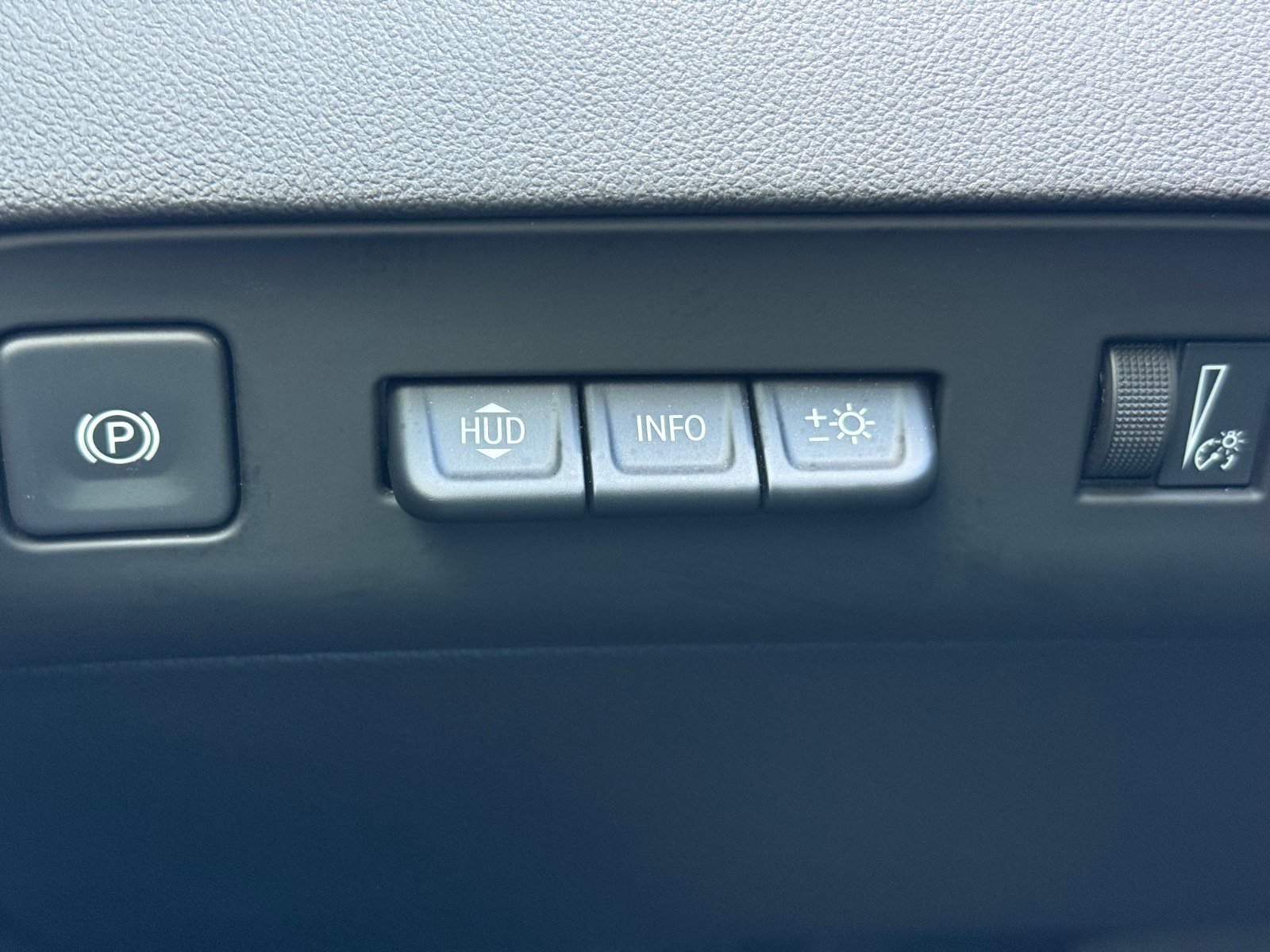 Certified 2023 Buick Enclave Avenir w/ Trailering Package, 5000 lbs. image 20