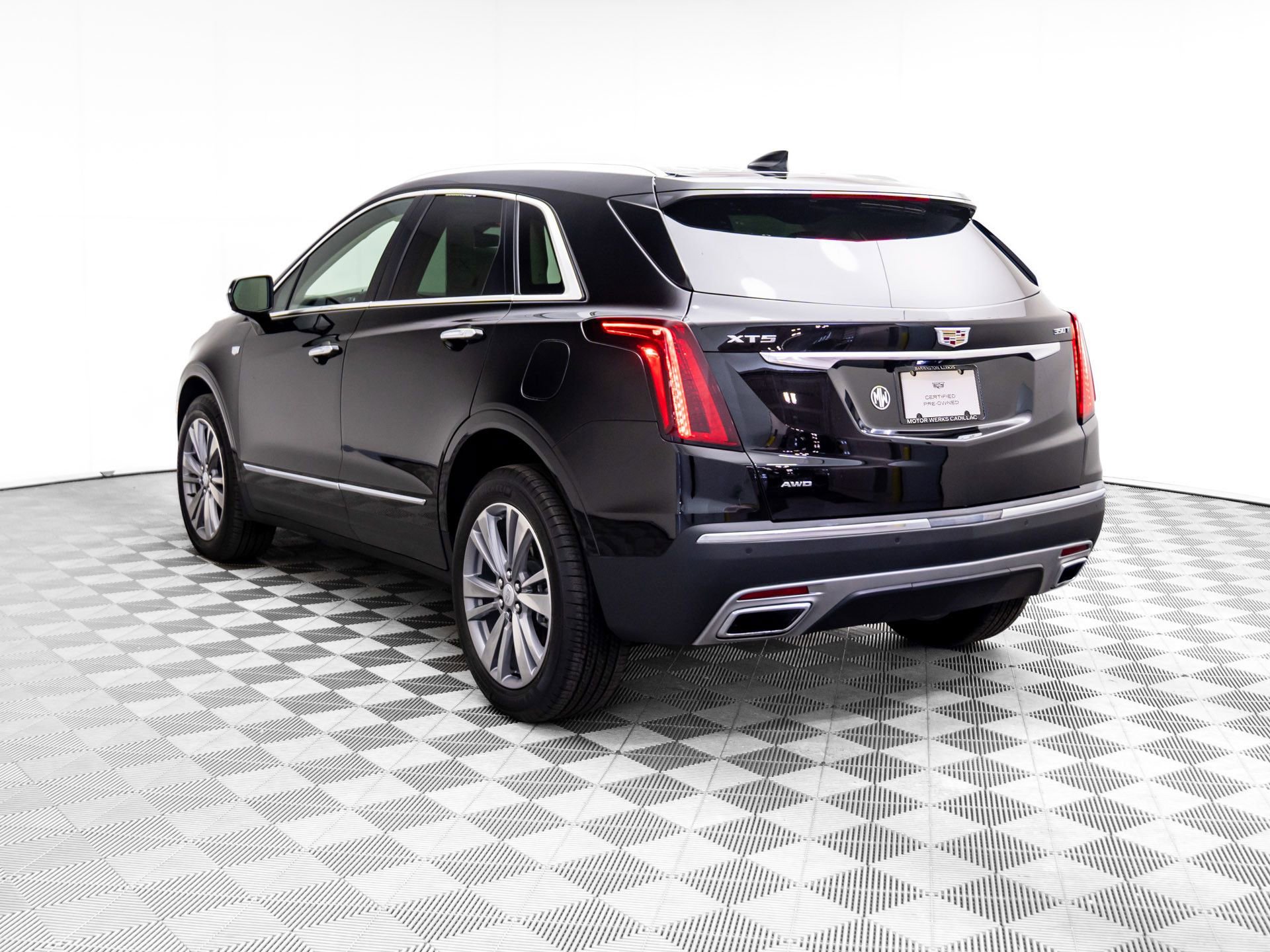 Certified 2025 Cadillac XT5 Premium Luxury w/ LPO, Floor Liner Package image 3