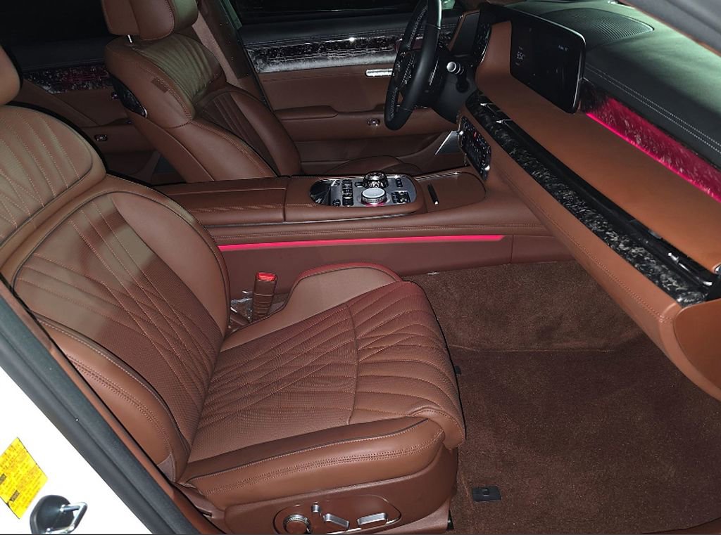 Used 2025 Genesis G90 3.5T image 10