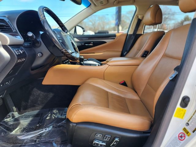 Used 2016 Lexus LS 460 L w/ Ultra Luxury Package image 19