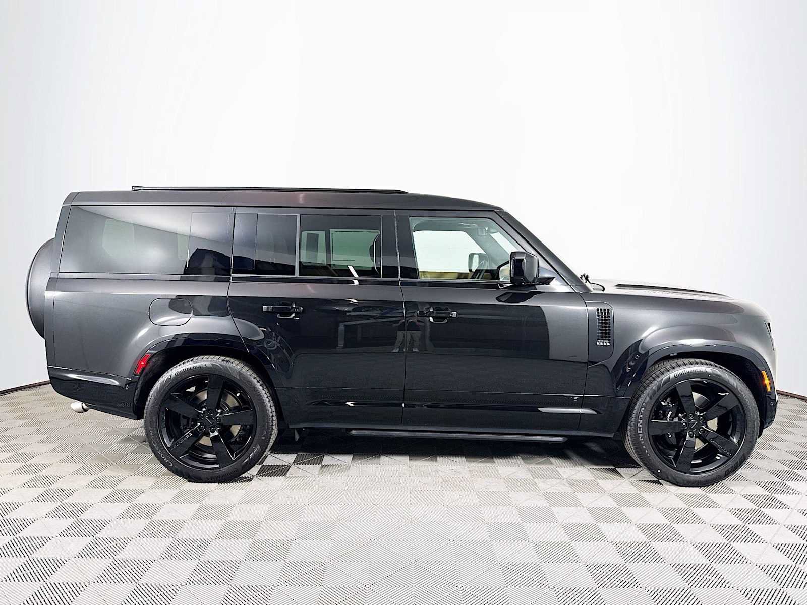 New 2026 Land Rover Defender 130 V8 AWD/4WD image 4