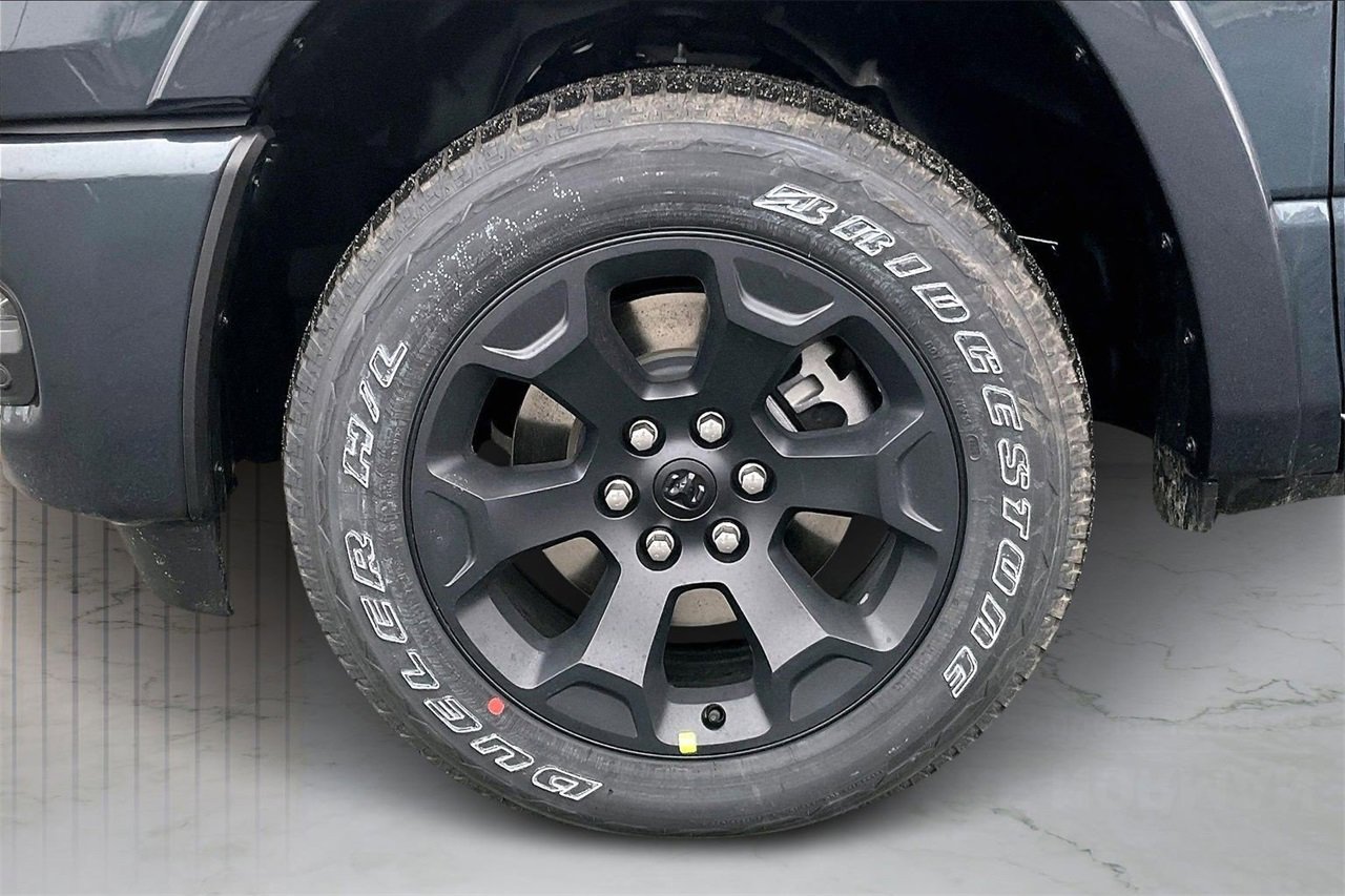 New 2026 RAM 1500 4x4 Crew Cab image 32