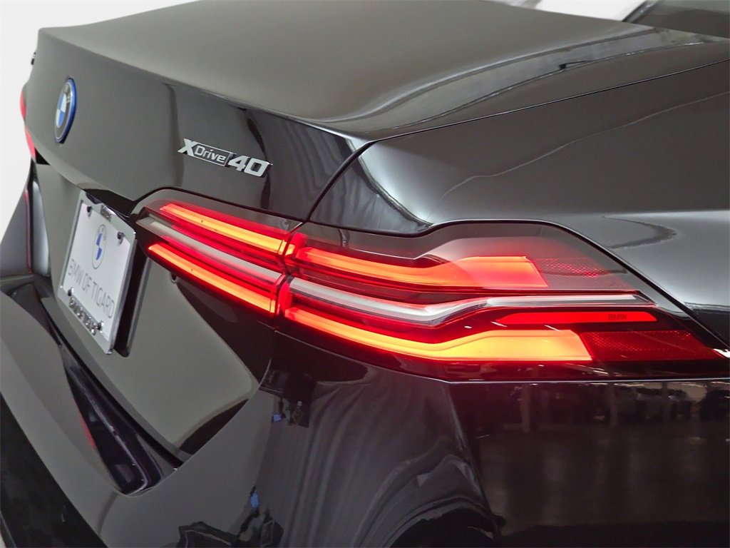 Used 2025 BMW i5 xDrive40 w/ Premium Package image 36