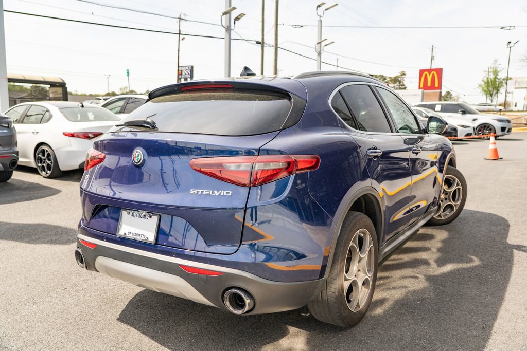 Used 2018 Alfa Romeo Stelvio AWD image 9