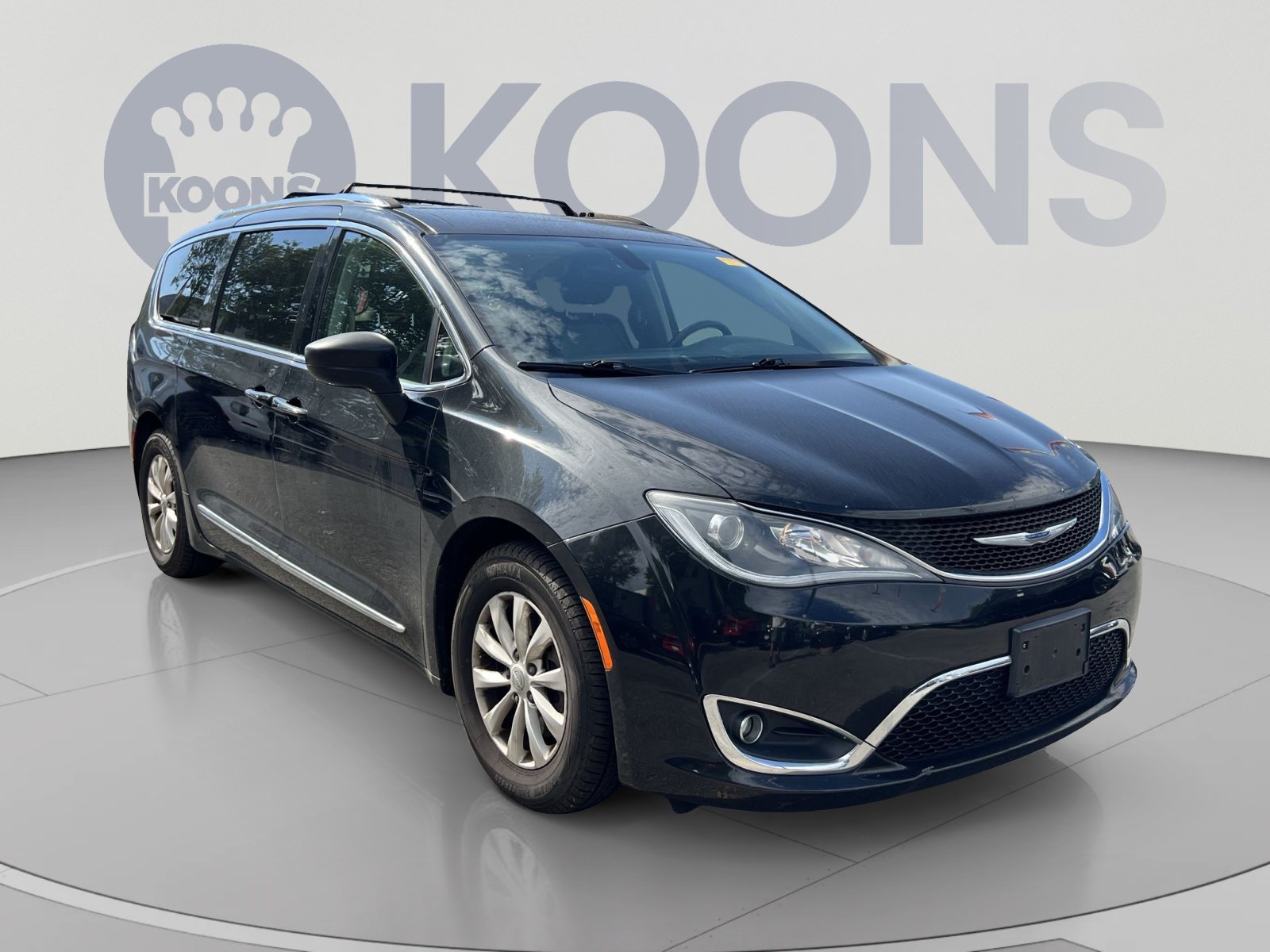 Used 2018 Chrysler Pacifica Touring-L FWD image 10