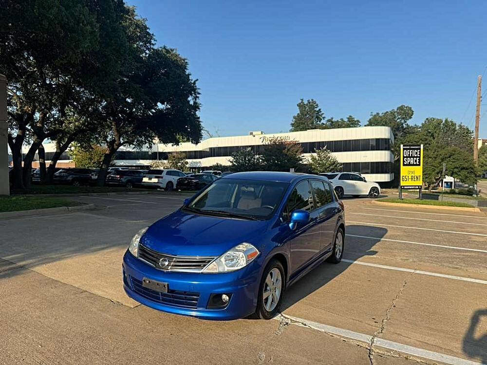 Used 2010 Nissan Versa 1.8 S w/ Premium Pkg image 2