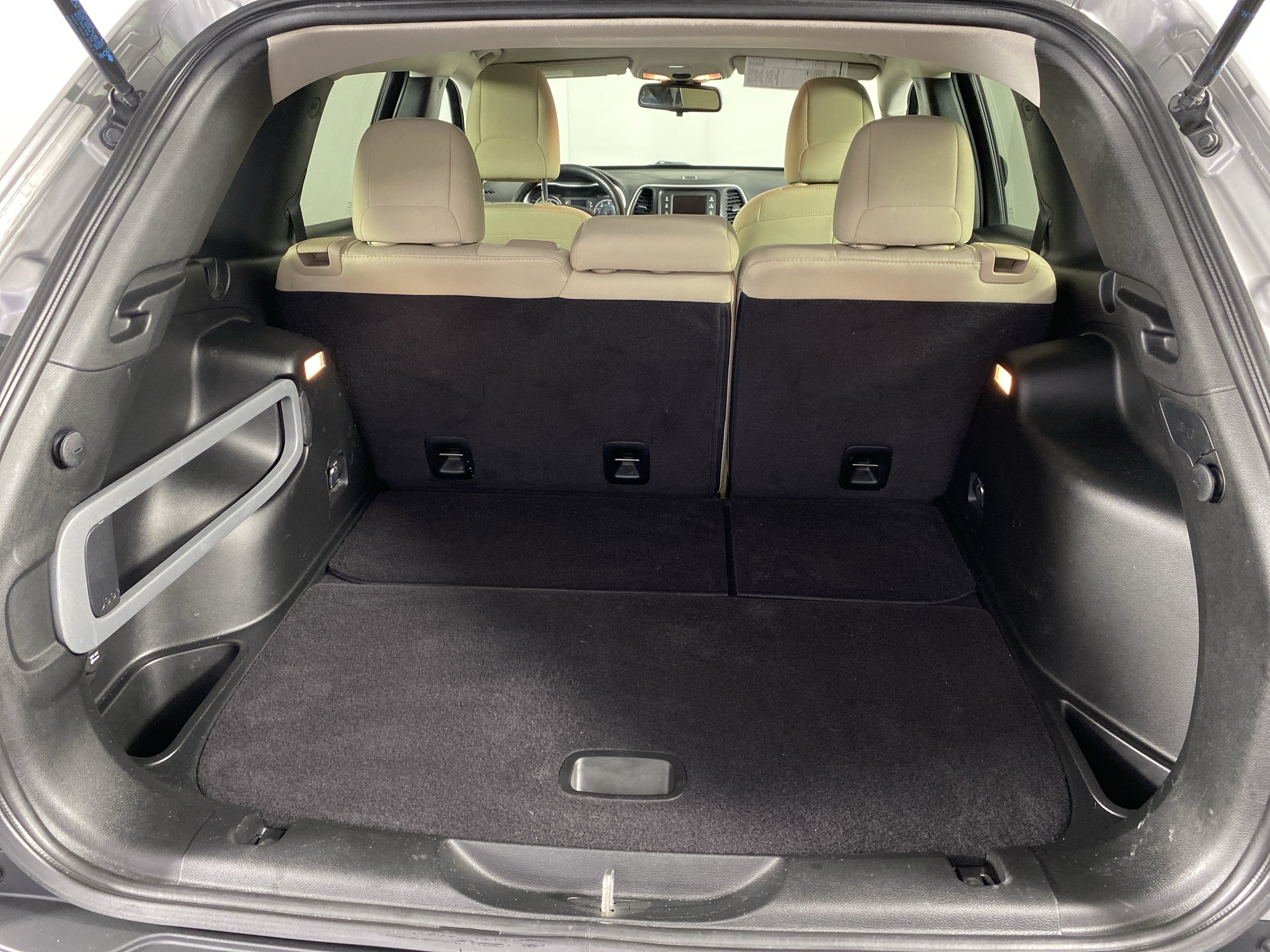 Used 2017 Jeep Cherokee Sport AWD/4WD image 29