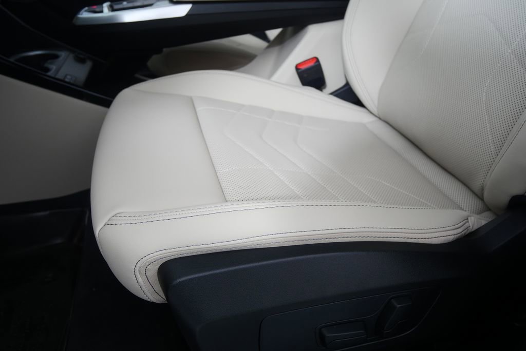 Certified 2025 BMW X1 xDrive28i w/ Convenience Package AWD/4WD image 9