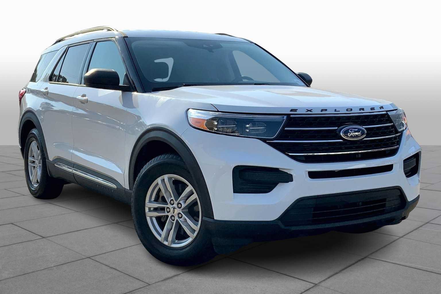 Used 2020 Ford Explorer XLT RWD image 3