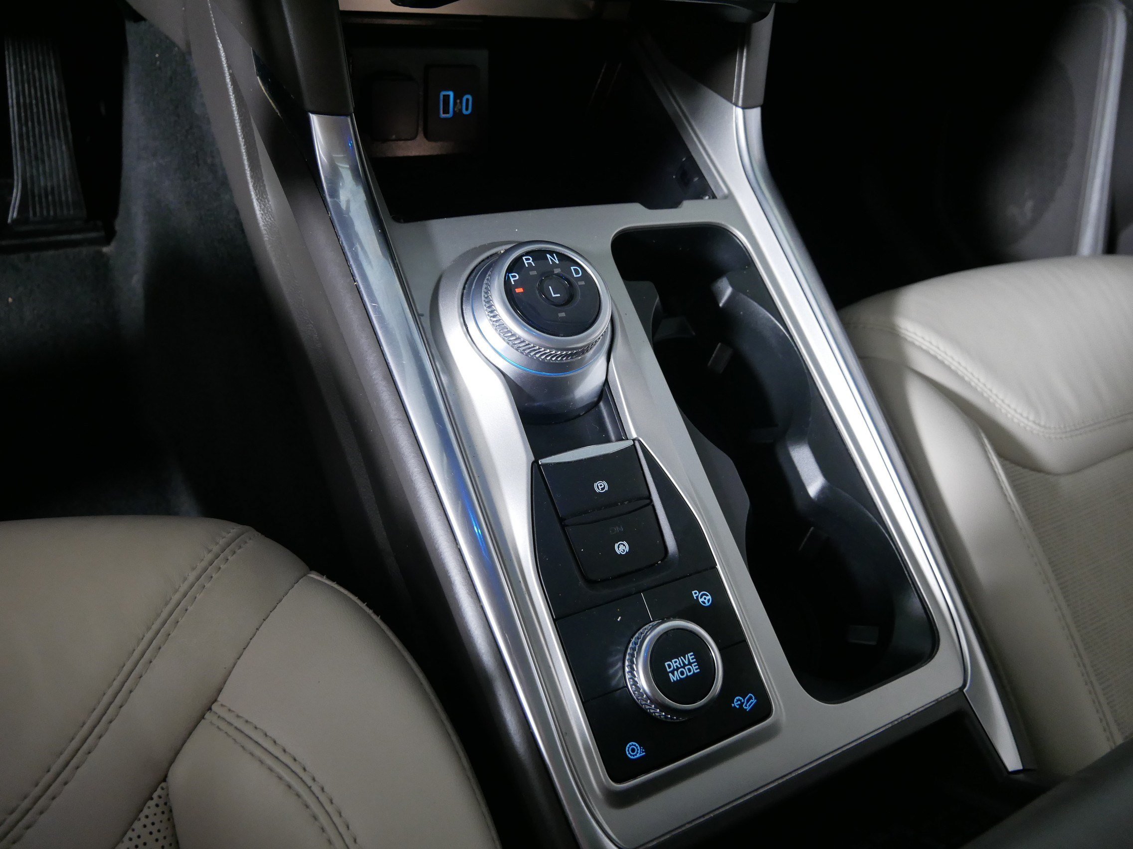 Used 2022 Ford Explorer Platinum w/ Premium Technology Package AWD/4WD image 24