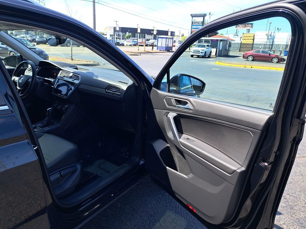 Used 2021 Volkswagen Tiguan SEL AWD/4WD image 17