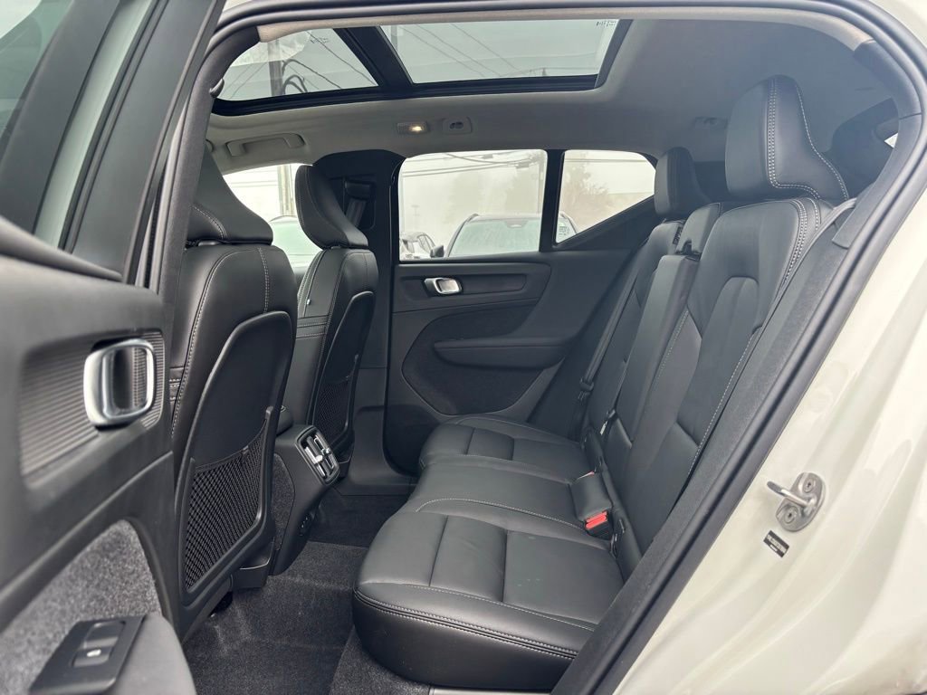 Certified 2026 Volvo XC40 B5 Plus w/ Protection Package Premier image 18
