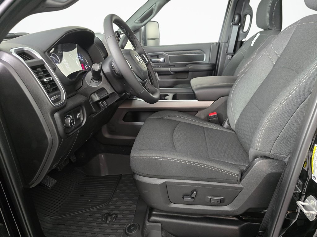 New 2026 RAM 3500 Big Horn AWD/4WD image 16