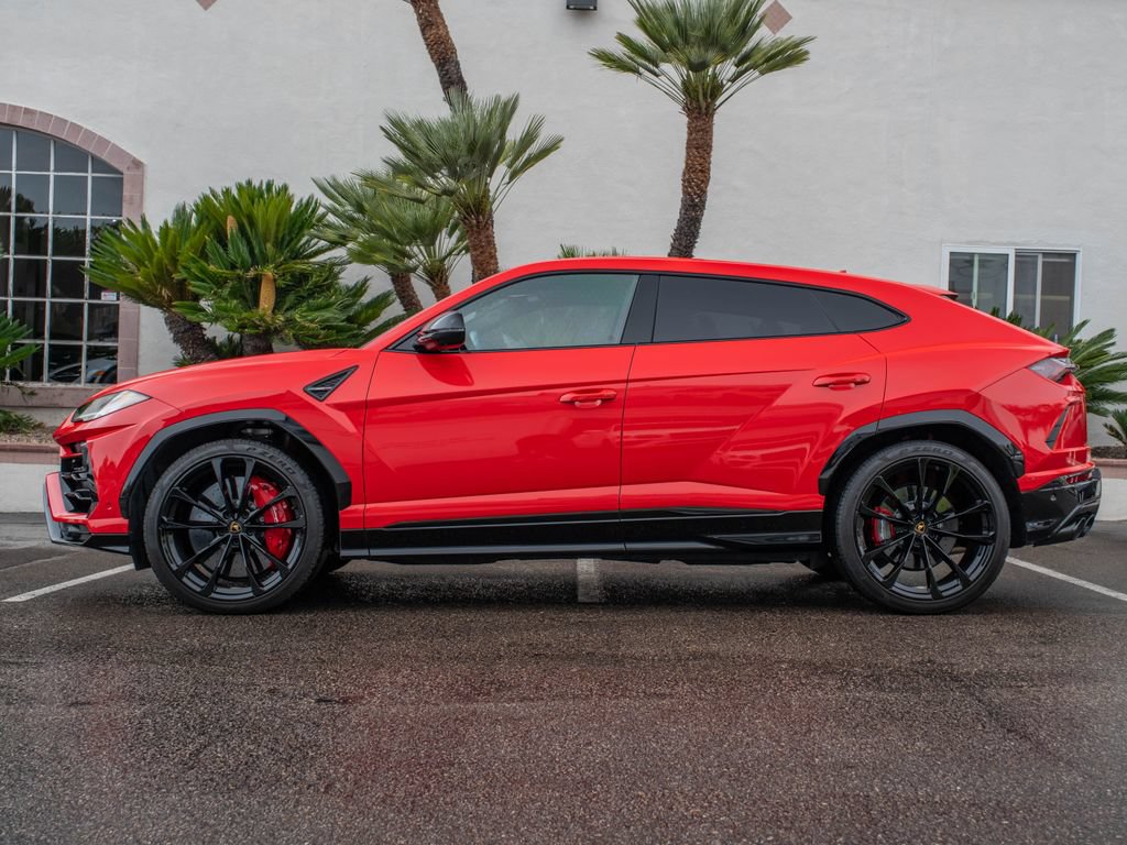Used 2022 Lamborghini Urus AWD/4WD image 2