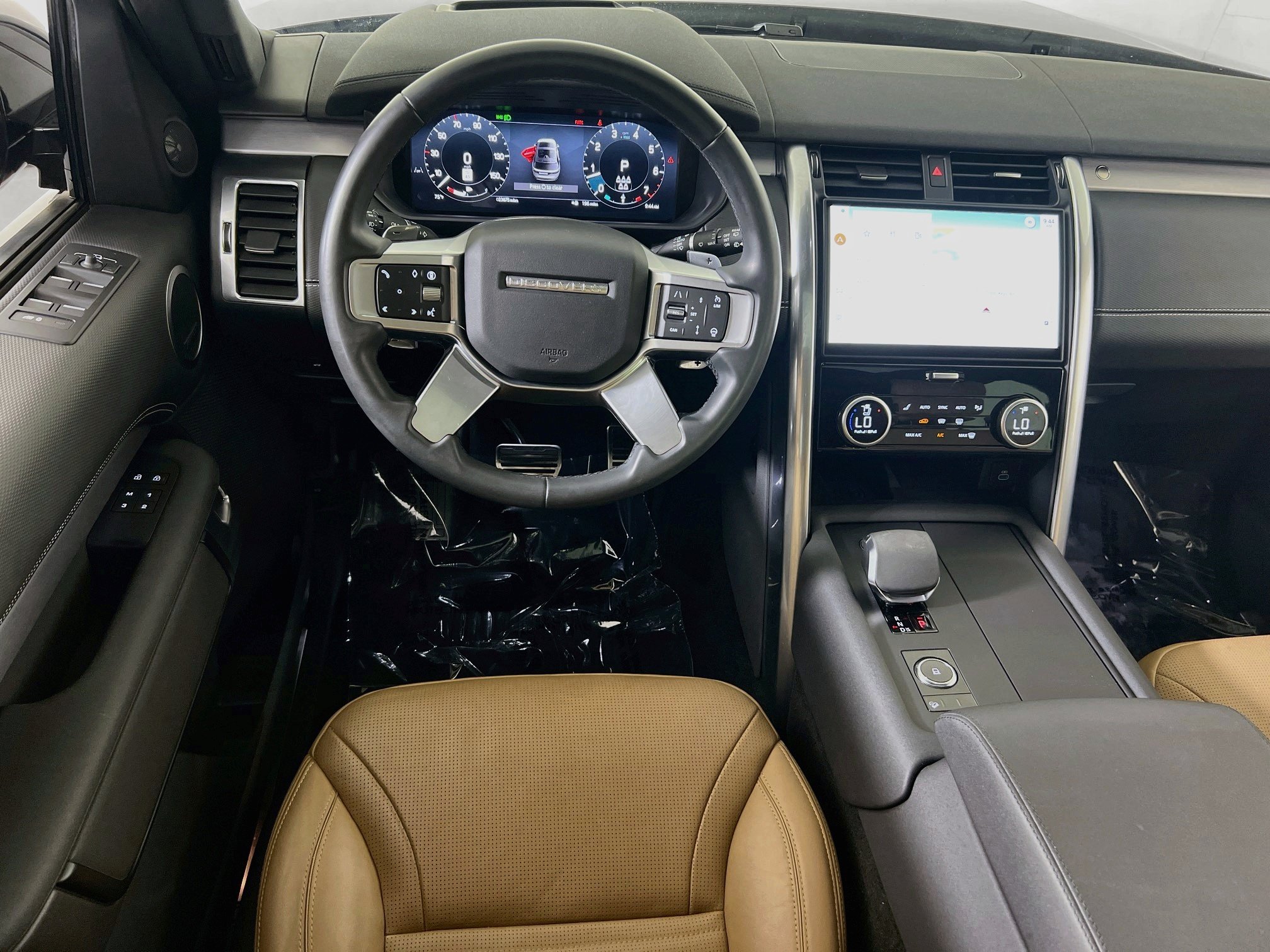 Used 2024 Land Rover Discovery Dynamic SE AWD/4WD image 24