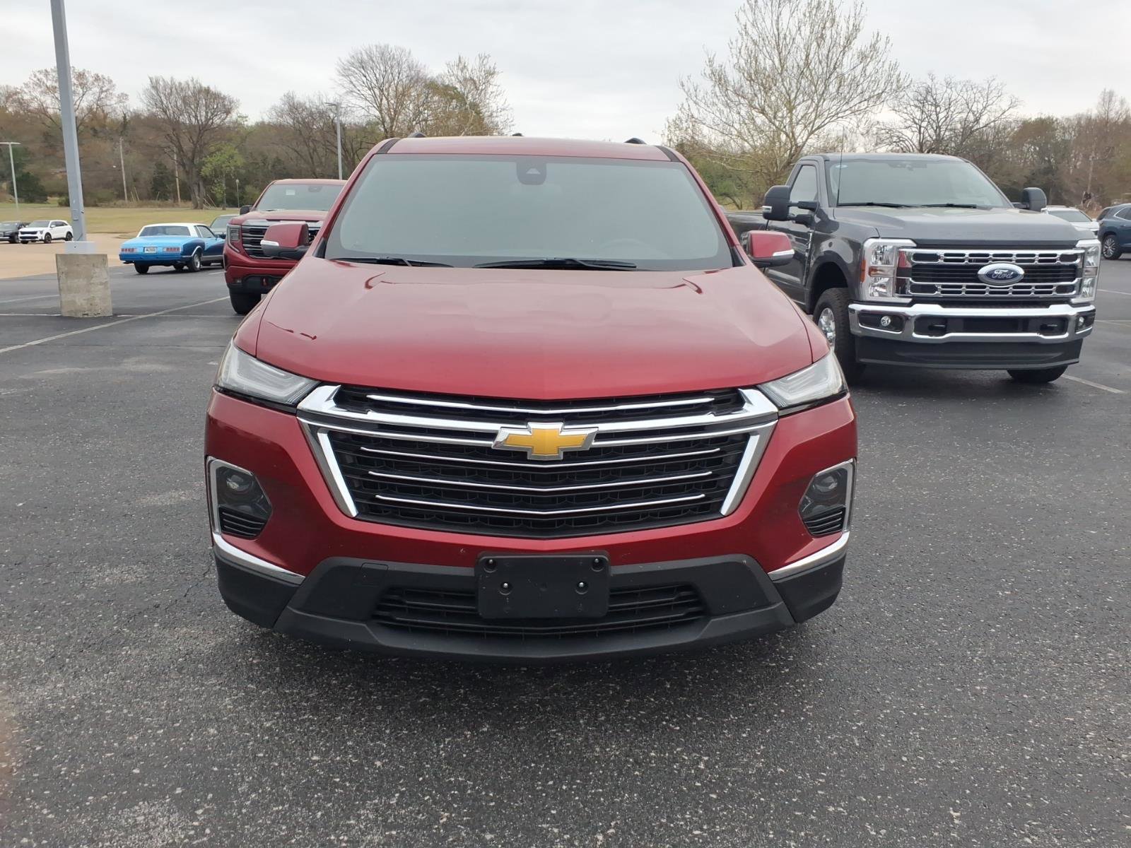 Used 2023 Chevrolet Traverse LT FWD image 2