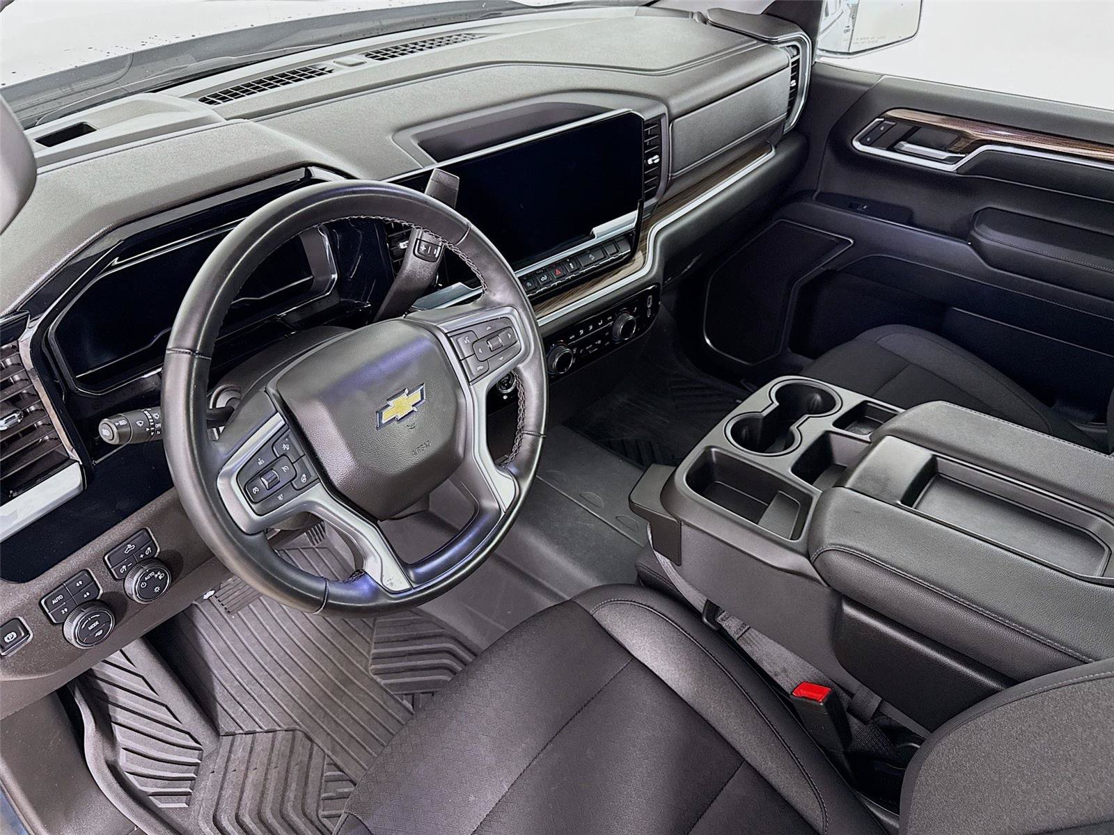 Used 2024 Chevrolet Silverado 1500 LT AWD/4WD image 11