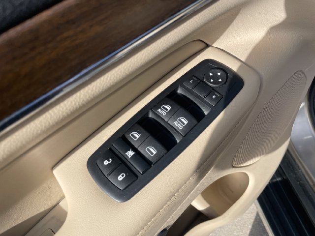 Used 2016 Jeep Grand Cherokee Limited w/ Luxury Group II AWD/4WD image 21