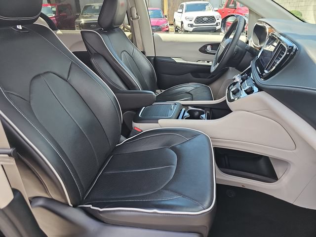 Used 2023 Chrysler Pacifica Limited w/ Uconnect Theater Family Group AWD/4WD image 12