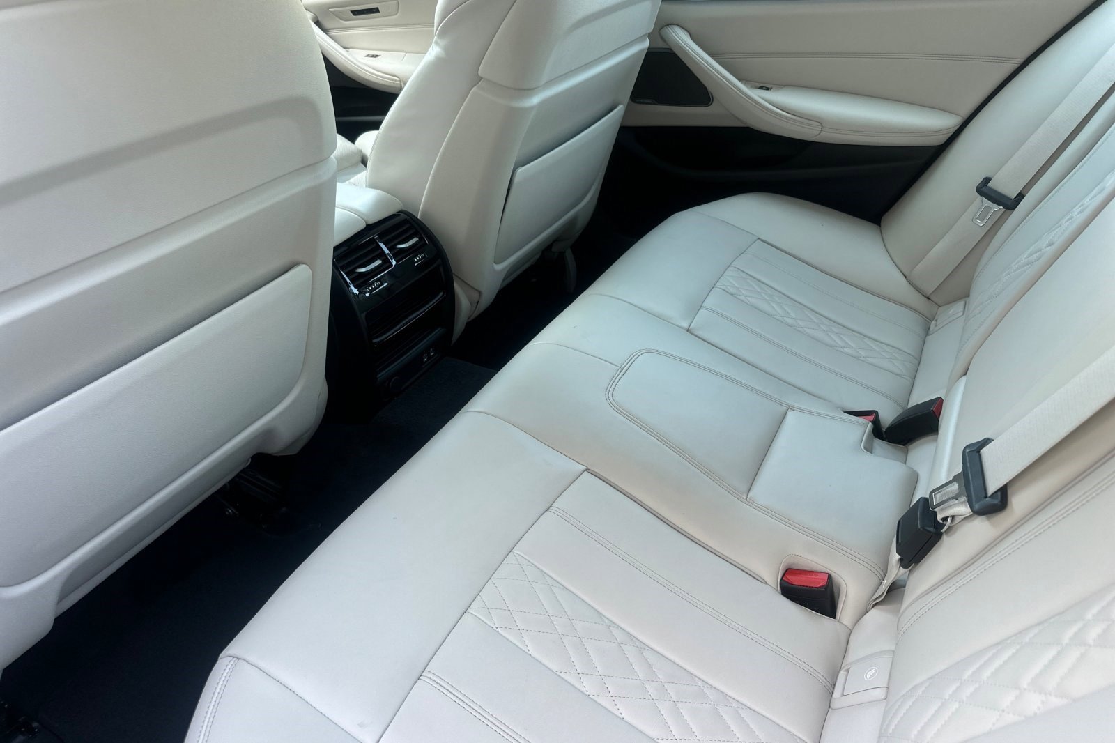 Certified 2023 BMW 530e xDrive w/ Executive Package image 15