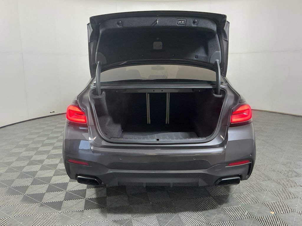 Used 2021 BMW M550i xDrive w/ Dynamic Handling Package image 29