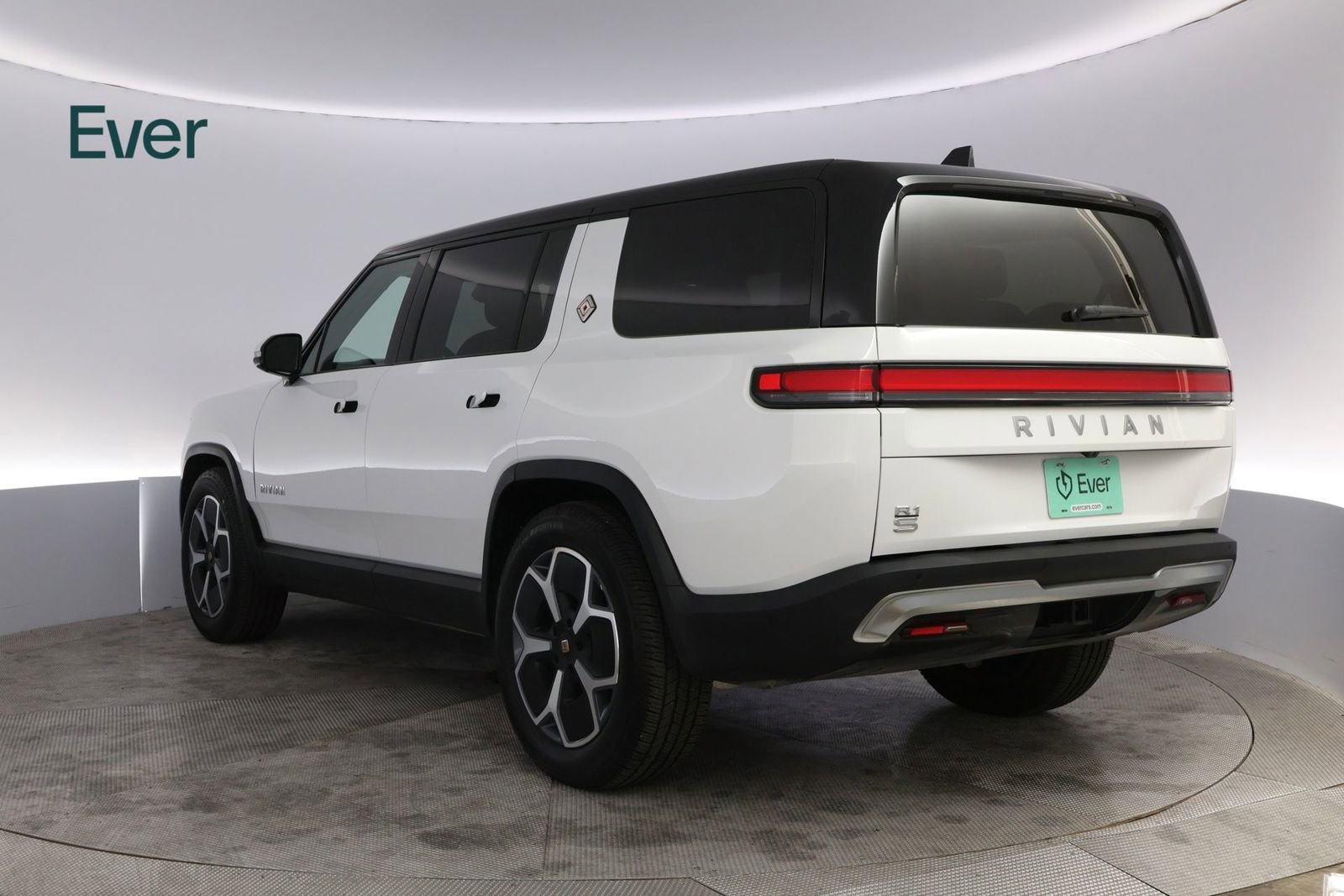Used 2024 Rivian R1S Adventure image 17