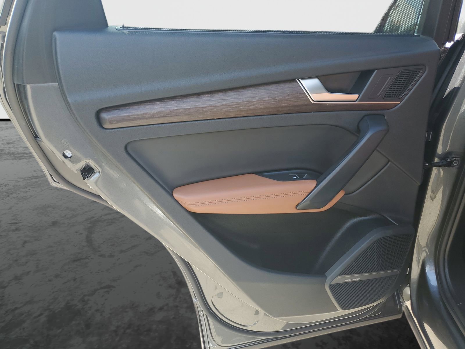 Used 2025 Audi Q5 e Premium Plus w/ Premium Plus Package image 17