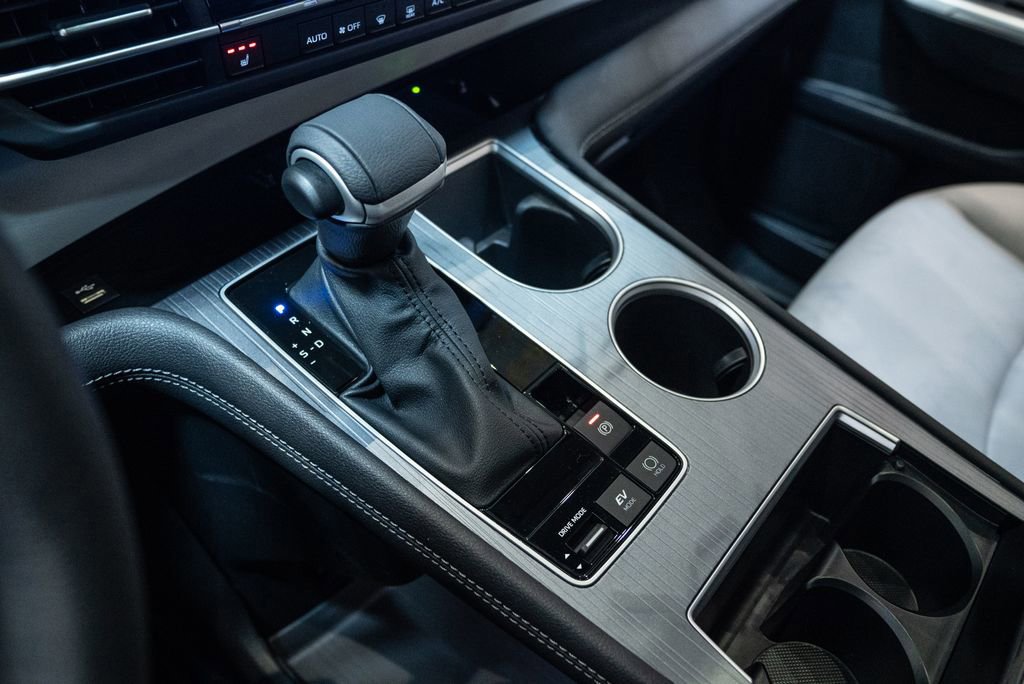 Used 2025 Toyota Sienna XLE AWD/4WD image 31