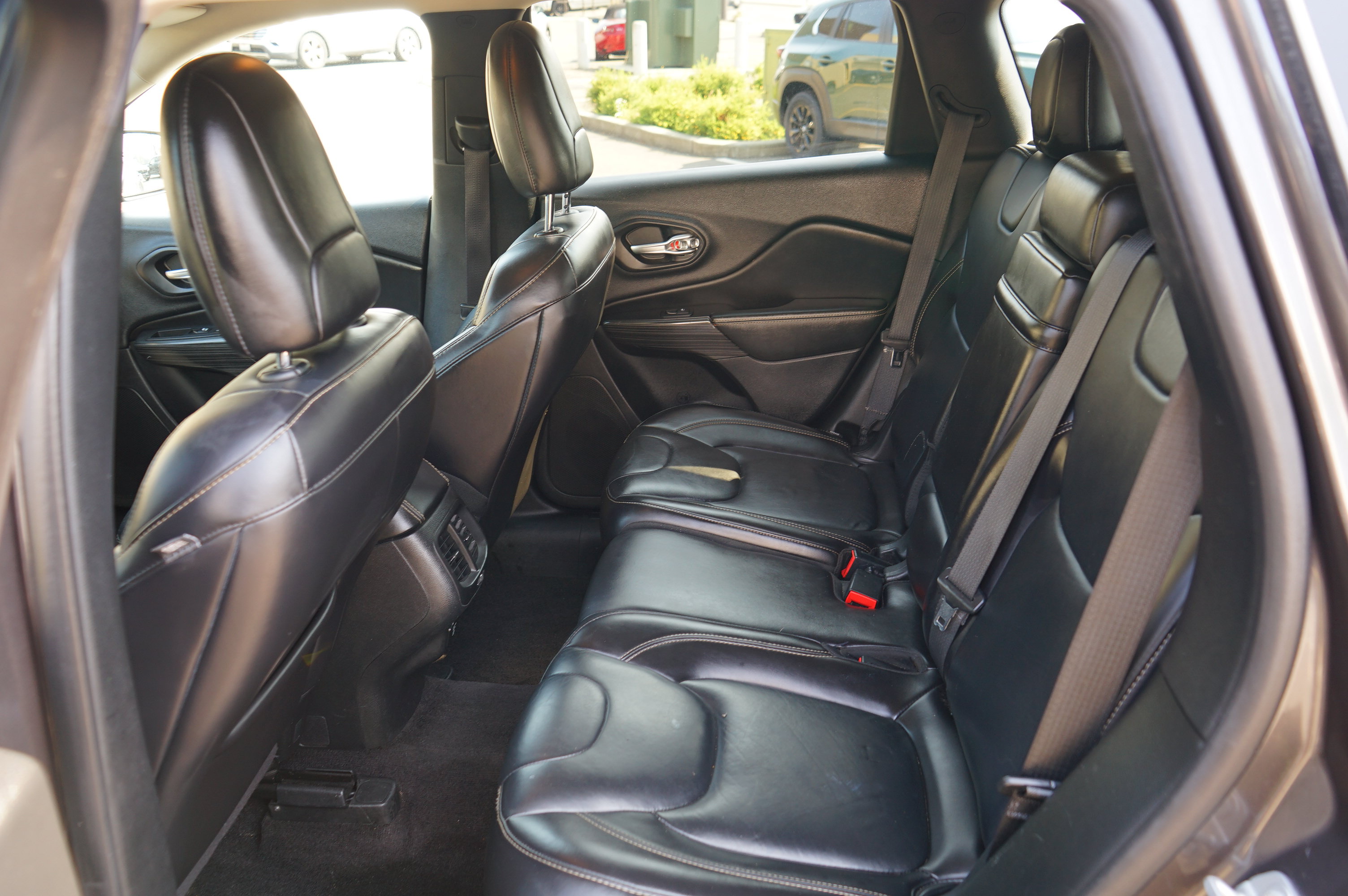 Used 2017 Jeep Cherokee Limited AWD/4WD image 26
