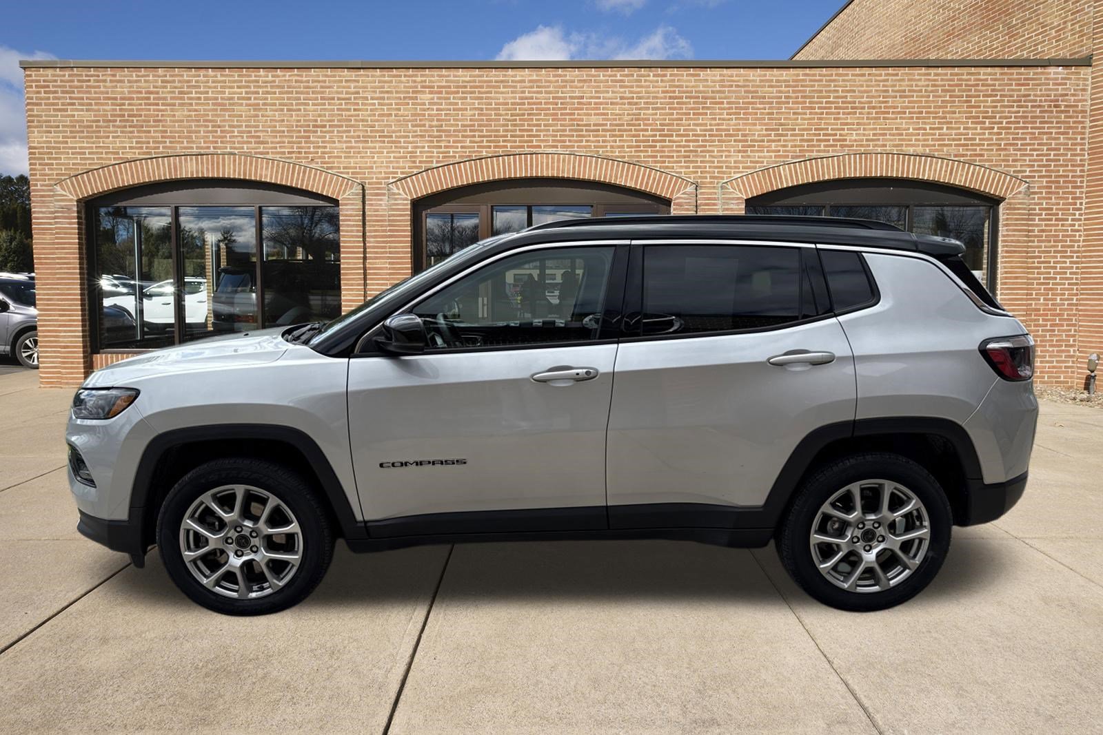 Used 2025 Jeep Compass Limited AWD/4WD image 23