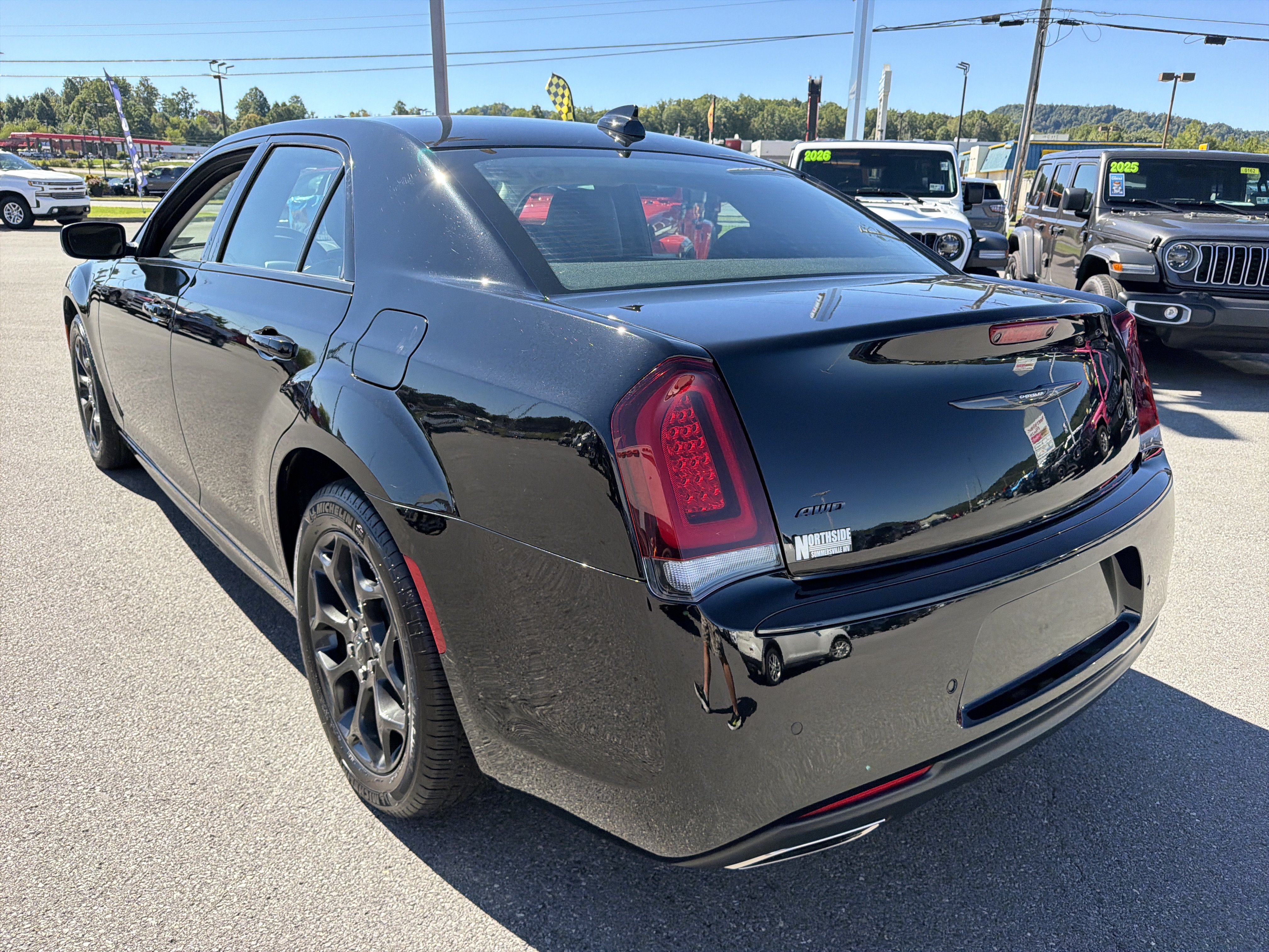 Used 2023 Chrysler 300 Touring L w/ Popular Equipment Group AWD/4WD image 9