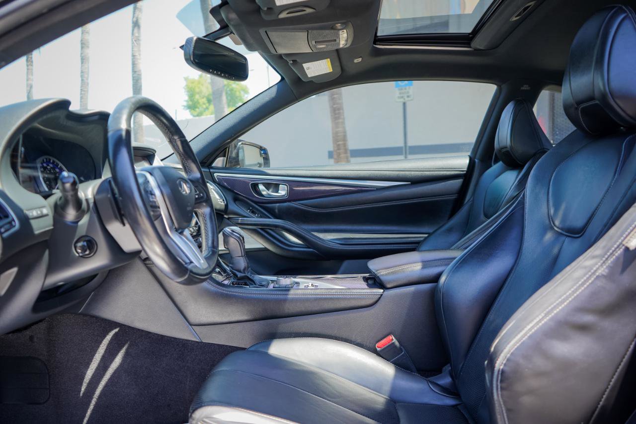 Used 2018 INFINITI Q60 Red Sport 400 w/ Sensory Package 3.0T Sport RWD image 8