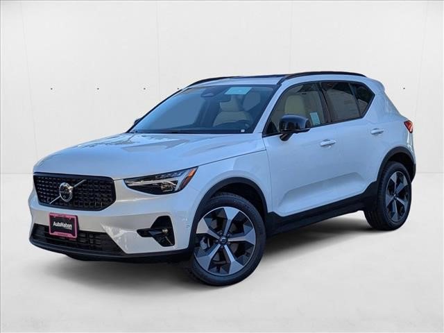 New 2026 Volvo XC40 B5 Plus w/ Protection Package Premier video 1